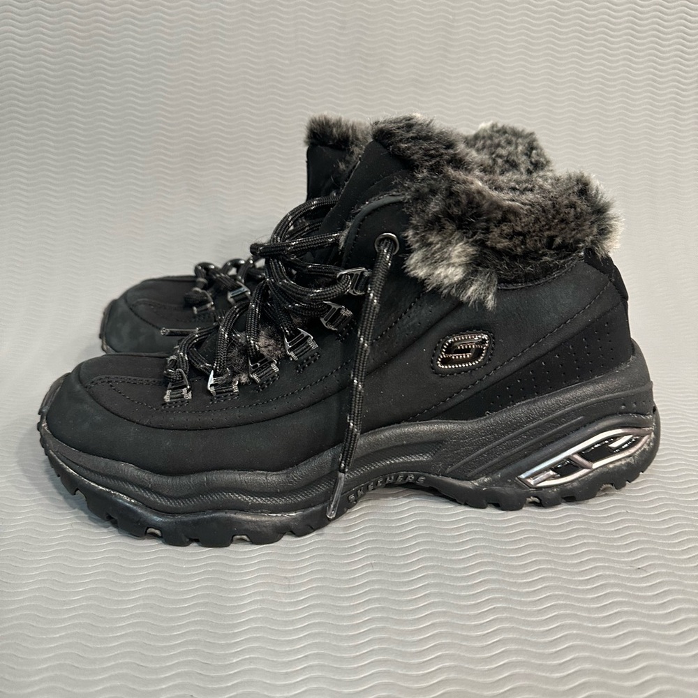 SKECHERS